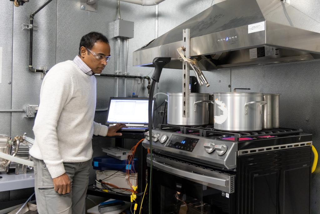 ORNL buildings researcher Praveen Cheekatamarla developed a flameless burner that operates on a wide range of fuels including hydrogen and natural gas. Credit: Genevieve Martin/ ORNL, U.S. Dept. of Energy