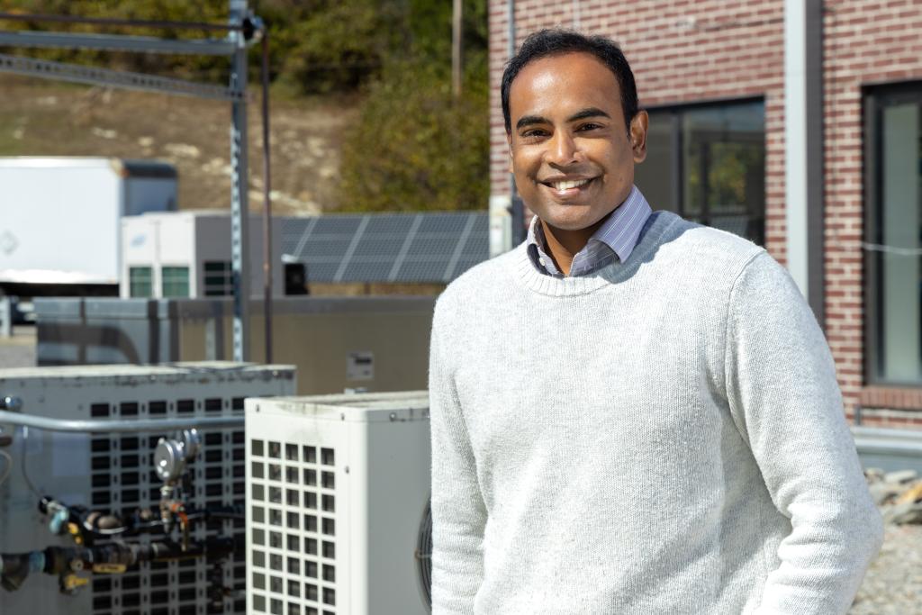 As a chemical engineer focusing on low-carbon energy sources like hydrogen, Cheekatamarla’s research at ORNL supports the deployment of clean energy technologies in buildings and industries. Credit: Genevieve Martin/ORNL, U.S. Dept. of Energy