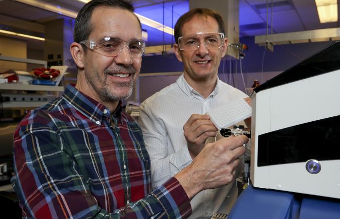 Oak Ridge National Laboratory’s Open Port Sampling Interfaces for Mass Spectrometry, invented by Gary Van Berkel (left) and Vilmos Kertesz, features simplicity and elegance.