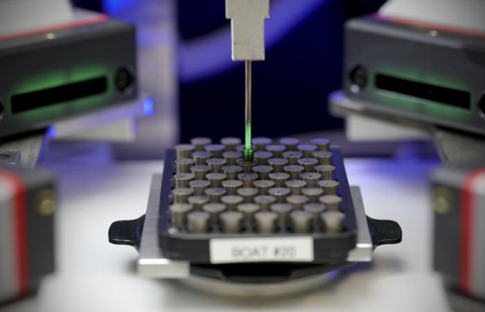 A second generation of the Pu-238 pellet automated metrology system being developed in an ORNL lab. (Photo 1)