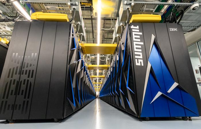 Oak Ridge National Laboratory launches Summit supercomputer.