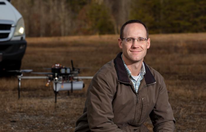Andrew Harter, pictured, and fellow ORNL staff members formed Horizon31 to build a set of products and services that provide customized unmanned vehicle control systems. Credit: Carlos Jones/ORNL, U.S. Dept. of Energy