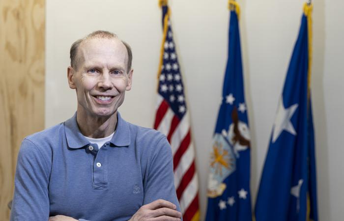 Dr. Bart Iddins, ORNL Health Services Division director, won the Director's Award for Mission Support. Credit: Carlos Jones/ORNL, U.S. Dept. of Energy