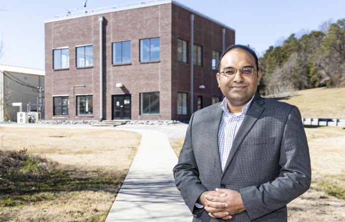 As a researcher in multifunctional equipment integration at ORNL, Kashif Nawaz uses the Flexible Research Platform at DOE’s Building Technologies Research and Integration Center to conduct experiments on how viral particles are carried by ventilation systems through a centralized air conditioning system. Credit: ORNL/U.S. Dept. of Energy