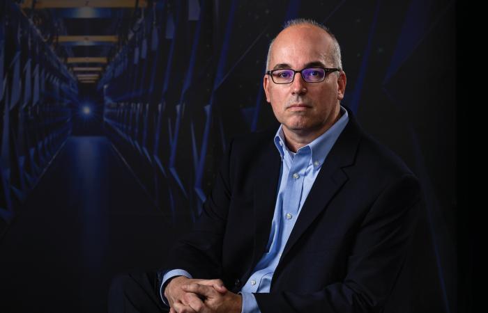 ORNL computational microbiologist Chris Ellis
