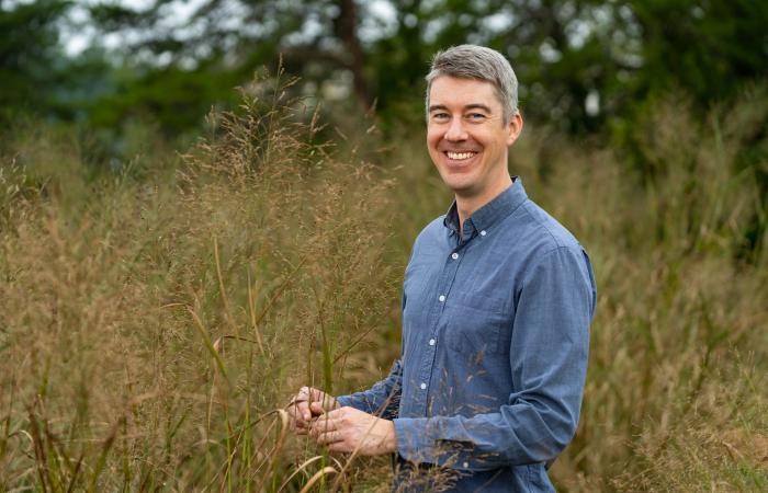 Environmental scientist John Field uses ecosystem models to analyze sustainable methods for growing crops such as switchgrass. Credit: Carlos Jones/ORNL, U.S. Dept. of Energy