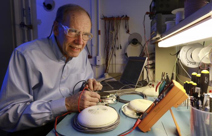 Bruce Warmack worked on the smart smoke alarm project in 2015. Credit: Jason Richards/ORNL, U.S. Dept. of Energy.