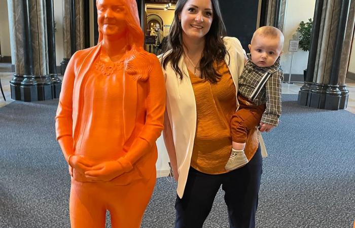 Oak Ridge National Laboratory scientist Amy Elliott was among women featured with a life-sized statue recognizing women in STEM in a new exhibit, IfThenSheCan, at the Smithsonian to commemorate Women in History month. Credit: Amy Elliott