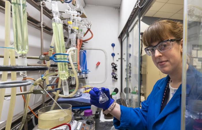 Nikki Thiele in lab 