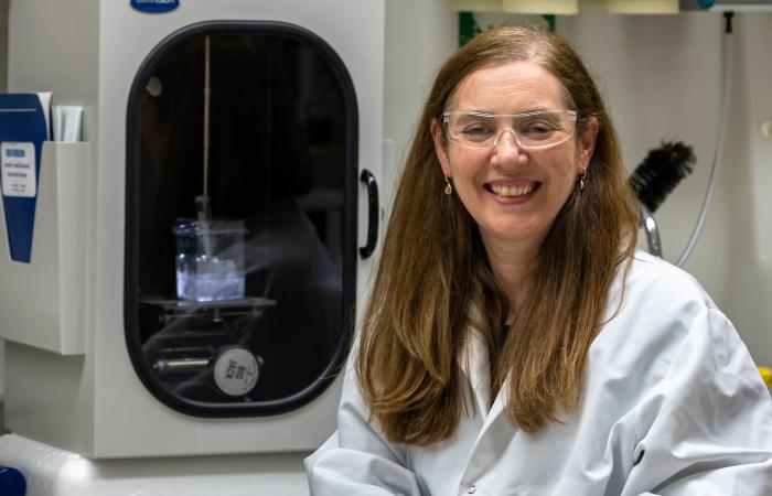 Sandra Davern in lab 