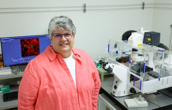 Jennifer Morrell-Falvey leads the Molecular and Cellular Imaging group at ORNL, advancing new insights in several scientific areas, including the interactions between plants and microbes that influence ecosystem health and carbon cycling. Credit: Carlos Jones/ORNL, U.S. Dept. of Energy