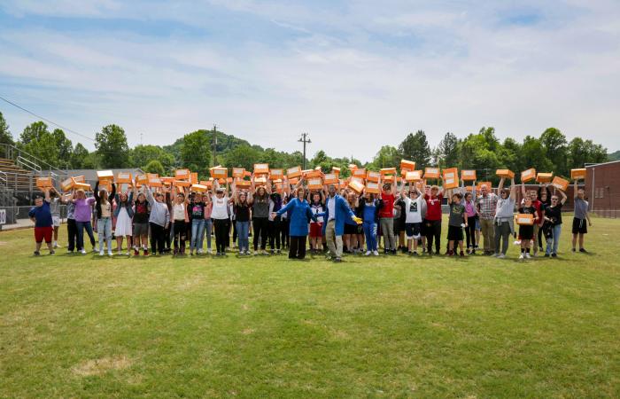 Students in Oliver Springs, Tenn., received Learning Lunchbox STEM kits courtesy of the Center of Science and Industry, Oak Ridge National Laboratory, the U.S. Department of Energy and the Tennessee STEM Innovation Network. Credit: Genevieve Martin/ORNL, U.S. Dept. of Energy