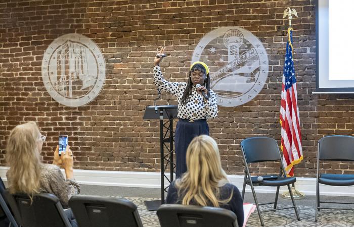 Bianca Bailey pitches her company, Agriwater, at the Innovation Crossroads Showcase at the Knoxville Chamber on Sept. 22. Credit: Carlos Jones/ORNL, U.S. Dept. of Energy