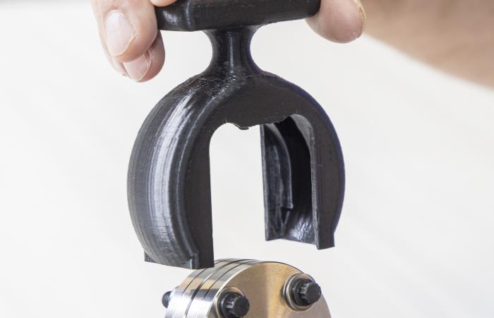 valve assembly assist tool