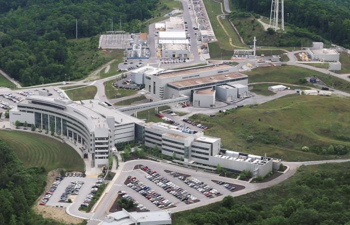 The Spallation Neutron Source at Oak Ridge National Laboratory is powered by a 300-meter-long linear accelerator (seen at top) that has now reached a world-record 1.55 megawatts of operating power level. Credit: Jason Richards/ORNL