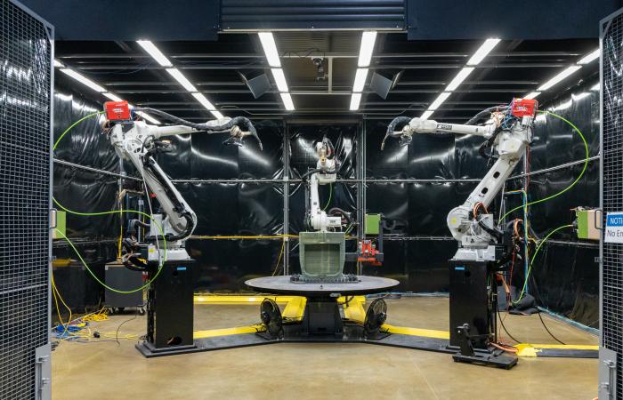 The MedUSA large-scale hybrid robotics system at the DOE Manufacturing Demonstration Facility at ORNL is drawing attention from the hydropower industry for potential use in directed energy deposition metal additive manufacturing. MDF is funded through DOE’s Advanced Materials and Manufacturing Technologies Office. Credit: Carlos Jones/ORNL, U.S Dept. of Energy