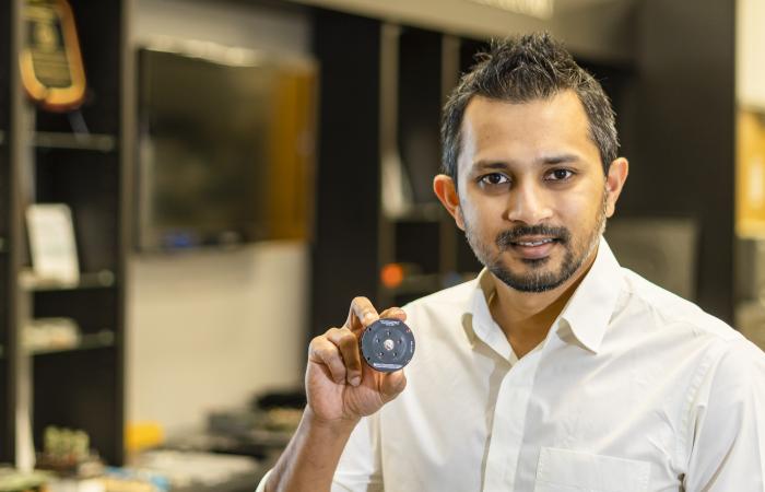 Shajjad Chowdhury, an ORNL power electronics researcher, is designing a more compact and power-dense capacitor that will help maximize electric vehicle driving range. Credit: Carlos Jones/ORNL, U.S. Dept. of Energy