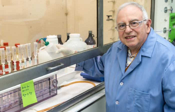 Bruce Tomkins of ORNL separates alpha emitters using extraction chromatography, an ISO 17025-accredited technique. Credit: Carlos Jones/ORNL, U.S. Dept. of Energy