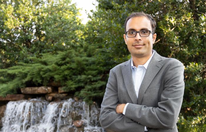 Saubhagya Rathore uses his modeling, hydrology and engineering expertise to improve understanding of the nation’s watersheds to better predict the future climate and to guide resilience strategies. Credit: Genevieve Martin/ORNL, U.S. Dept. of Energy 