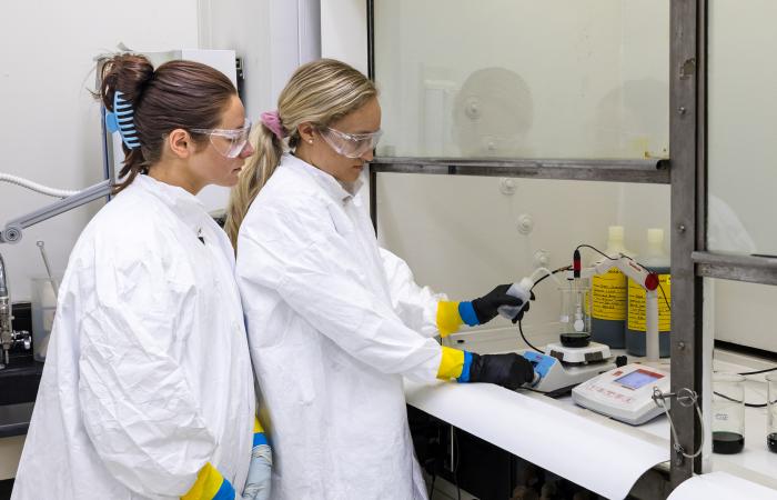 From left, ORNL’s Carson Evans and Kayron Rogers prepare to perform an ISO 17025-accredited Davies and Gray titration, a precise and accurate measurement for assaying uranium. Credit: Carlos Jones/ORNL, U.S. Dept. of Energy
