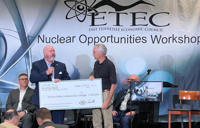 During the Nuclear Opportunities Workshop on August 2, UT-Battelle’s Jeff Smith presented Roane State President Chris Whaley with a $100,000 check to help launch a Nuclear Technology Program at the college. Credit: ORNL, U.S. Dept. of Energy