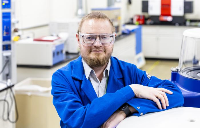 Alexey Serov researches ways to improve hydrogen fuel cells and materials and the electrolysis process. Credit: Carlos Jones/ORNL, U.S. Dept. of Energy