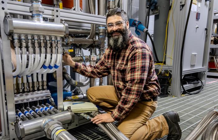 Eric Nafziger, a technical staff member at the National Transportation Research Center at Oak Ridge National Laboratory’s Hardin Valley Campus, supports the installation of the largest alternative fuels research engines for marine and rail in the U.S. Credit: Genevieve Martin/ORNL, U.S. Dept. of Energy