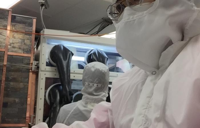 At lunch each day, on-site researchers have a conference call with collaborators worldwide to relay problems and brainstorm solutions. After lunch, they don a new set of gear and it’s back to the defunct mines. They work until 5:30 p.m., and the cage elev