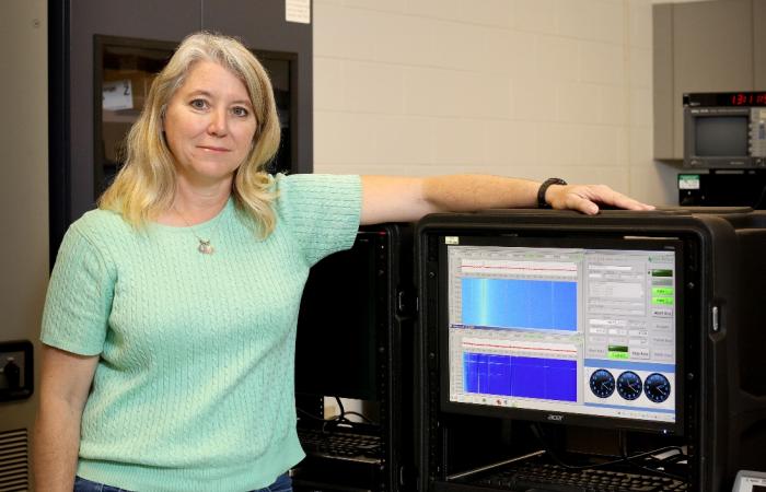 Baldwin in an EESR Division lab. Photo: Jason Richards, ORNL.