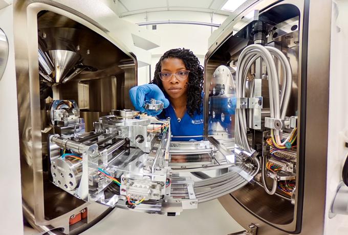 Toya Beiswenger working on a scanning electron microscope