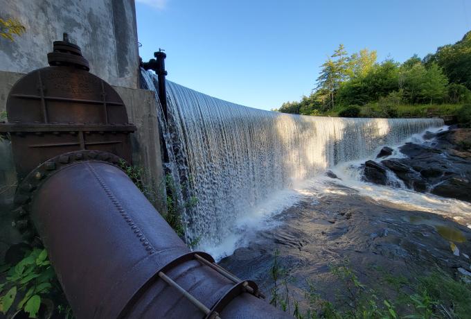 picture of a dam