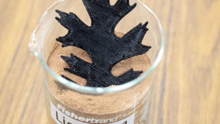 Using as much as 50 percent lignin by weight, a new composite material created at ORNL is well suited for use in 3D printing. Using as much as 50 percent lignin by weight, a new composite material created at ORNL is well suited for use in 3D printing.