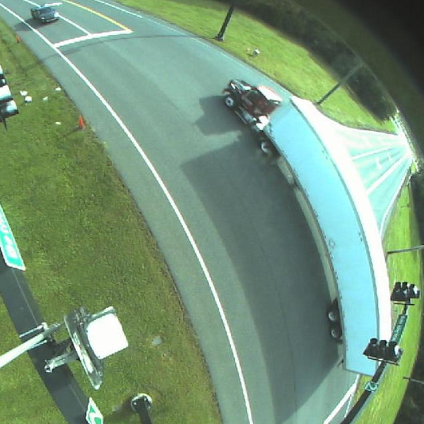 A preliminary study by ORNL and GRIDSMART shows promise of a new system to keep trucks moving through intersections and reduce fuel consumption. Credit: Thomas Karnowski/Oak Ridge National Laboratory, U.S. Dept. of Energy