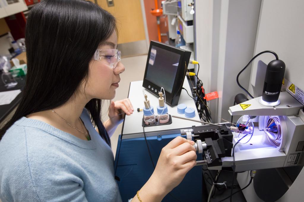 Weili Xiong collaborated on the mass spectrometry research while at ORNL as a postdoctoral associate. 
