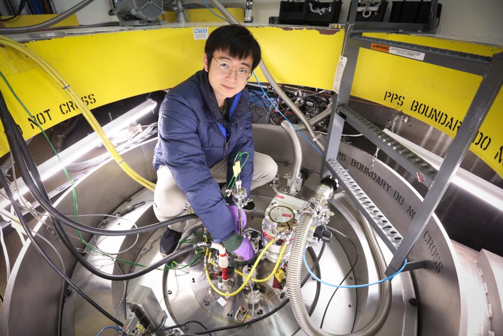Researcher at Spallation Neutron Source.