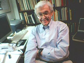 ​​Rufus Ritchie, post-ORNL retirement, in his University of Tennessee office in 2004. Credit: Catherine Longmire/University of Ten​nessee.​