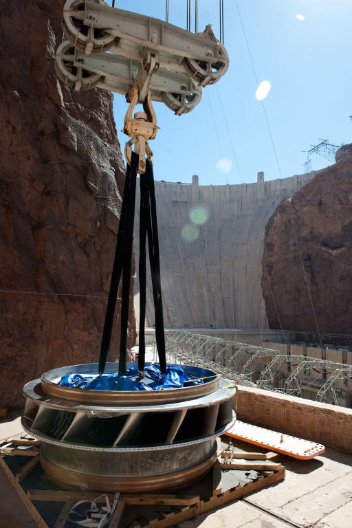 A wide-head turbine runner is delivered to the Hoover Dam in Nevada. Credit: Bureau of Reclamation 