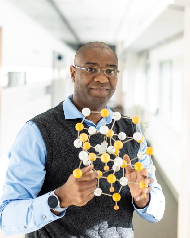 ORNL’s Valentino Cooper will direct a new DOE Energy Frontier Research Center focused on polymer electroltyes for solid-state batteries. Credit: Carlos Jones/ORNL, U.S. Dept. of Energy