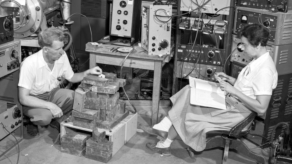 Arthur Snell and Frances Pleasonton take neutron decay data at the Graphite Reactor in 1951.