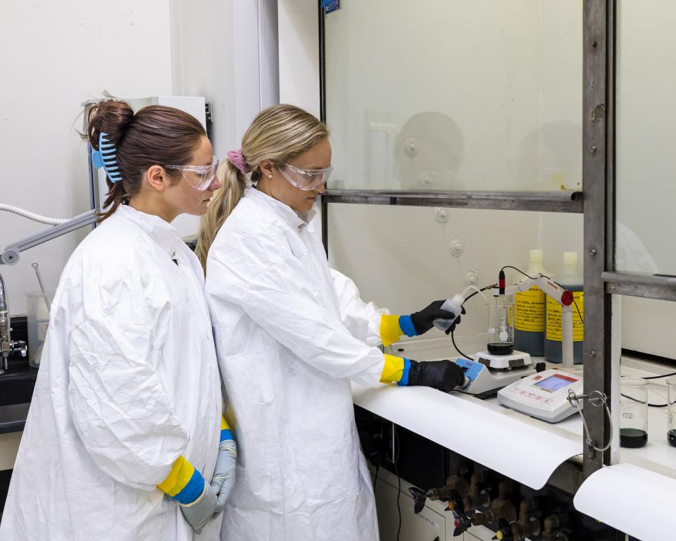 From left, ORNL’s Carson Evans and Kayron Rogers prepare to perform an ISO 17025-accredited Davies and Gray titration, a precise and accurate measurement for assaying uranium. Credit: Carlos Jones/ORNL, U.S. Dept. of Energy