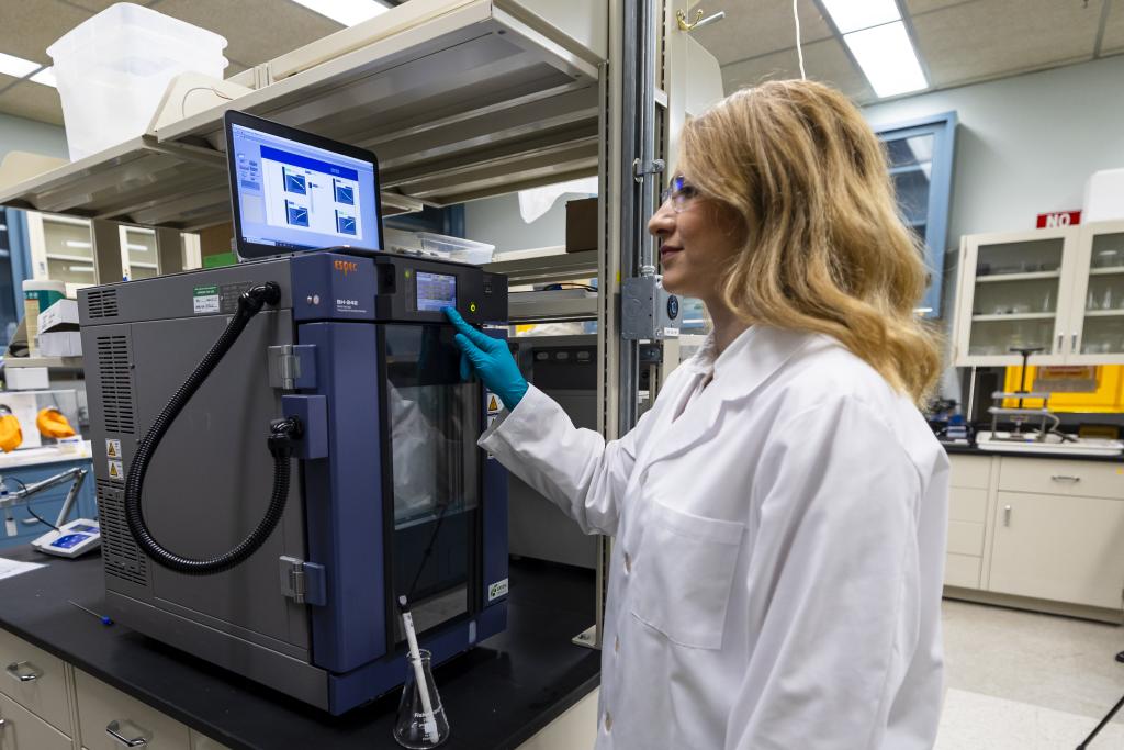 As a scientist at Oak Ridge National Laboratory, Tugba Turnaoglu is investigating new thermal energy storage materials and ways to incorporate them into cost-effective and energy-efficient heat pump designs. Credit: Carlos Jones/ORNL, U.S. Dept of Energy