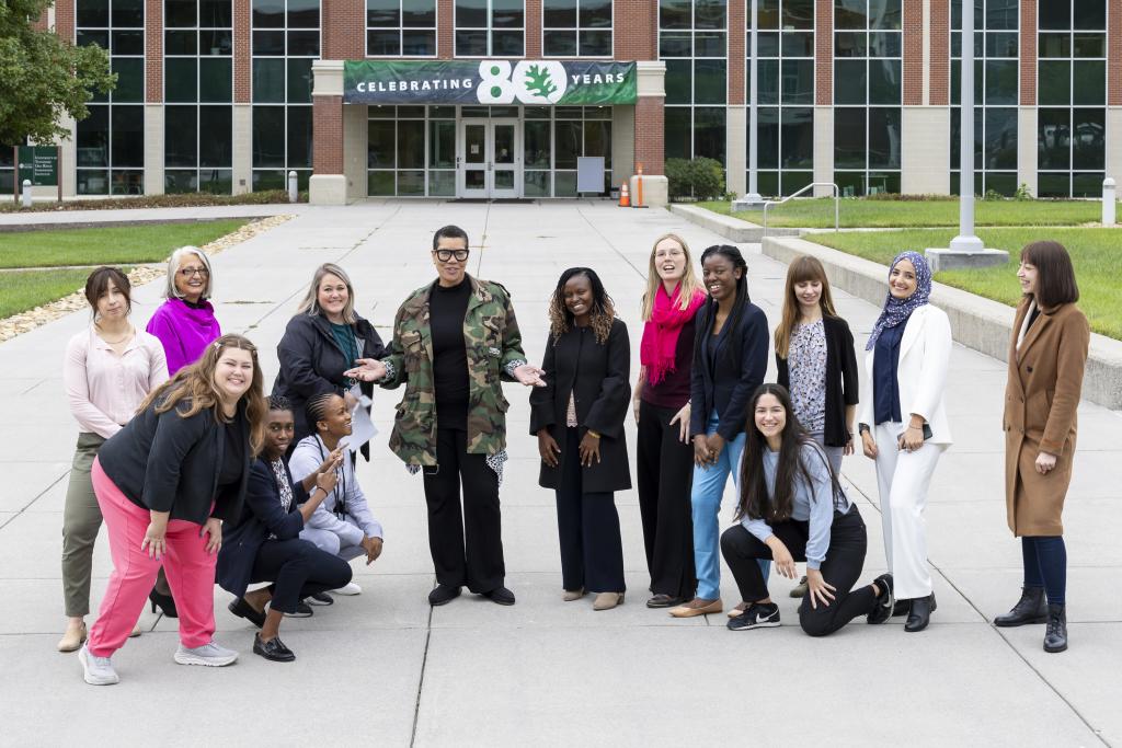 Professional women in the Lise Meitner Programme network outside of the classroom. Credit: Carlos Jones/ORNL, U.S. Dept. of Energy