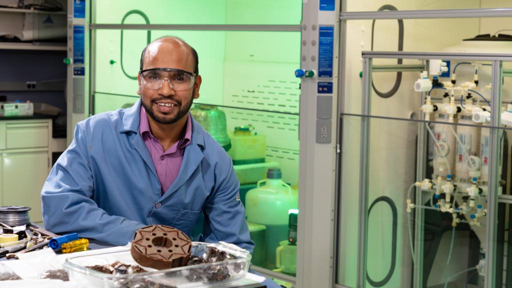 Syed Islam co-invented a process to recover rare earth elements from scrap magnets. Under a new licensing agreement, Islam and colleague Ramesh Bhave will apply their technology to mined ores. Credit: Carlos Jones/ORNL, U.S. Dept. of Energy