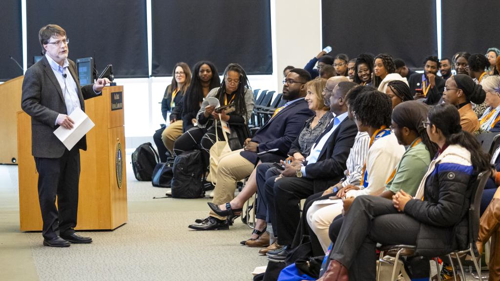 ORNL Director Stephen Streiffer welcomed NSBP members. Credit: Carlos Jones/ORNL, U.S. Dept. of Energy