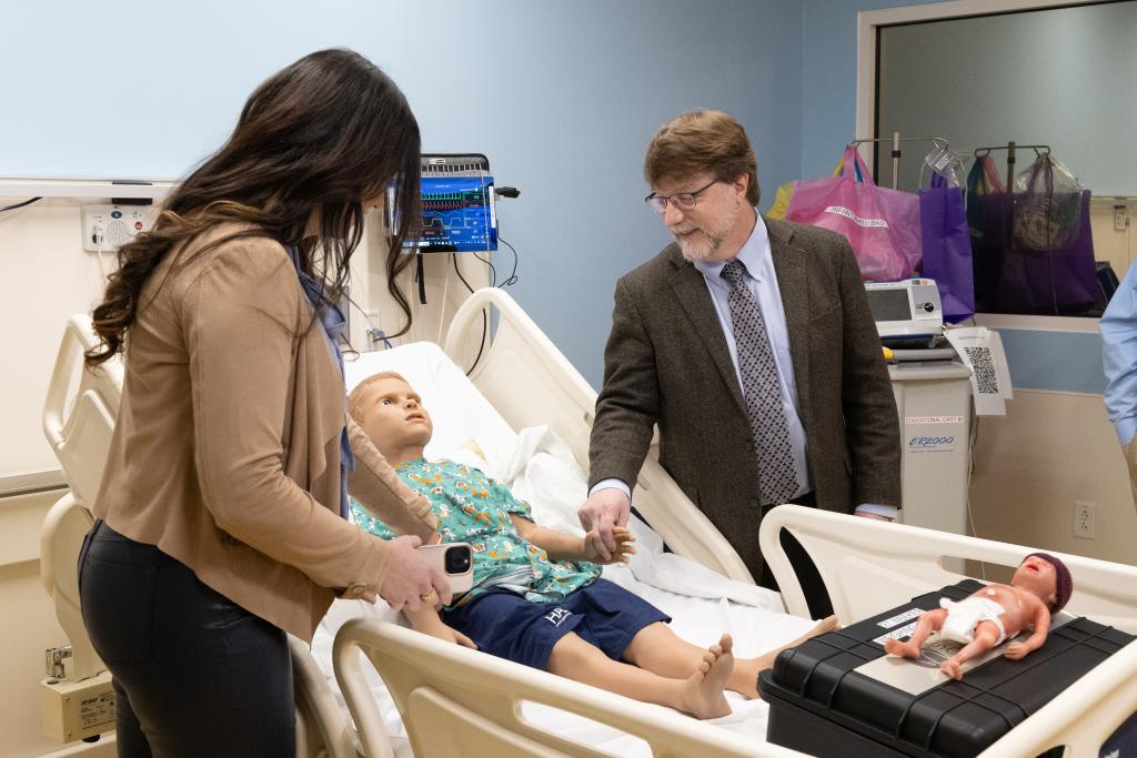 ORNL Director Stephen Streiffer interacts with a robotic child patient simulator during a Jan. 23 tour of East Tennessee Children’s Hospital’s Discovery Innovation and Simulation Center. Streiffer was at the hospital to present a check from ORNL employees for $20,000, which will be used to purchase a similar robotic premature infant simulator. Credit: Carol Morgan/ORNL, U.S. Dept. of Energy