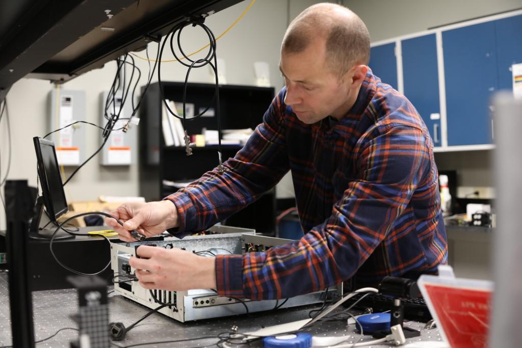 ORNL researcher Brian Williams prepares for a demonstration of a quantum key distribution system. Credit: Genevieve Martin/ORNL, U.S. Dept. of Energy