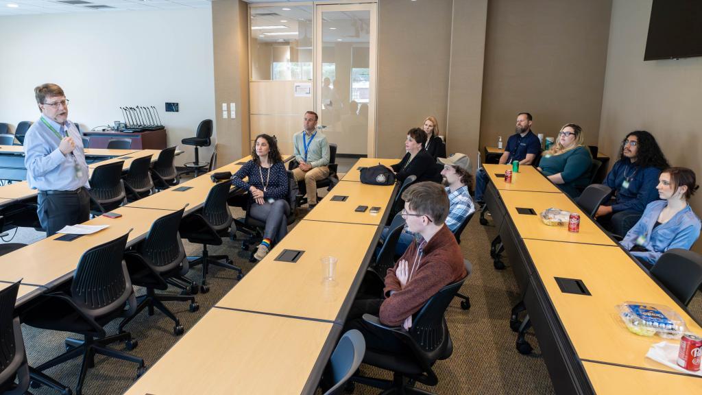 ORNL Director Stephen Streiffer speaks to students in the Chemical Radiation Technology Pathway program, a joint venture of ORNL and Pellissippi State Community College. Credit: Alonda Hines/ORNL, U.S. Dept. of Energy