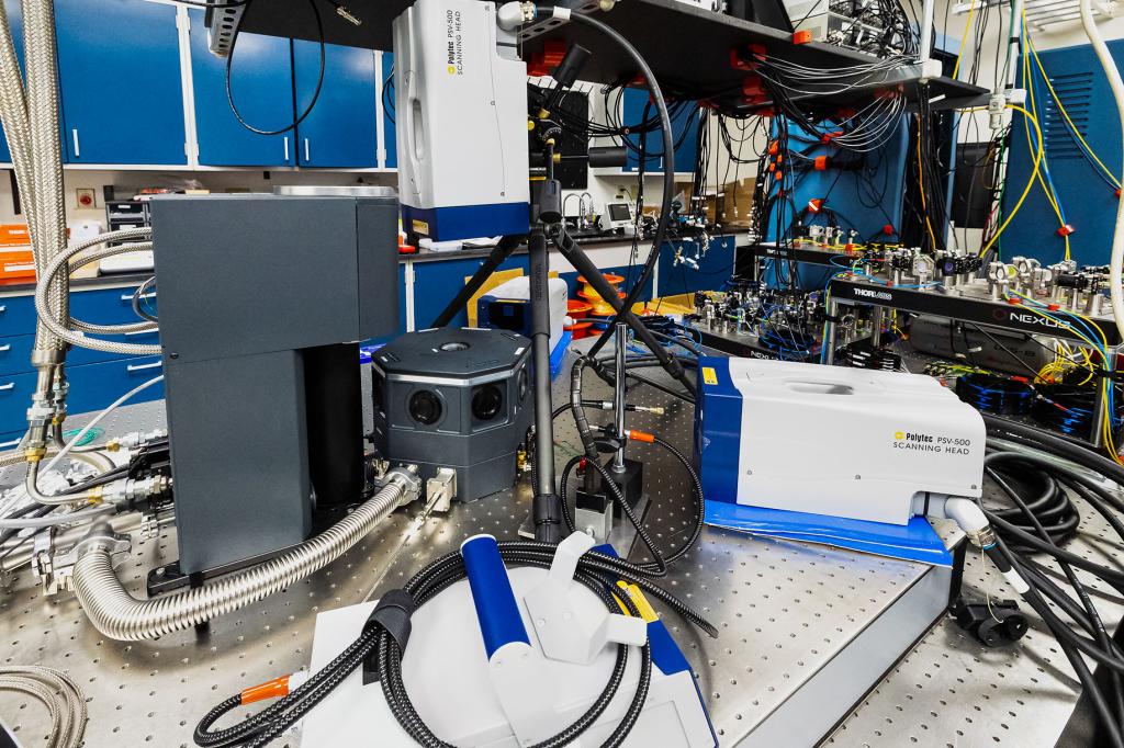 Three scanning heads each are pointed toward a different measurement point. Carlos Jones/ORNL, U.S. Dept. of Energy