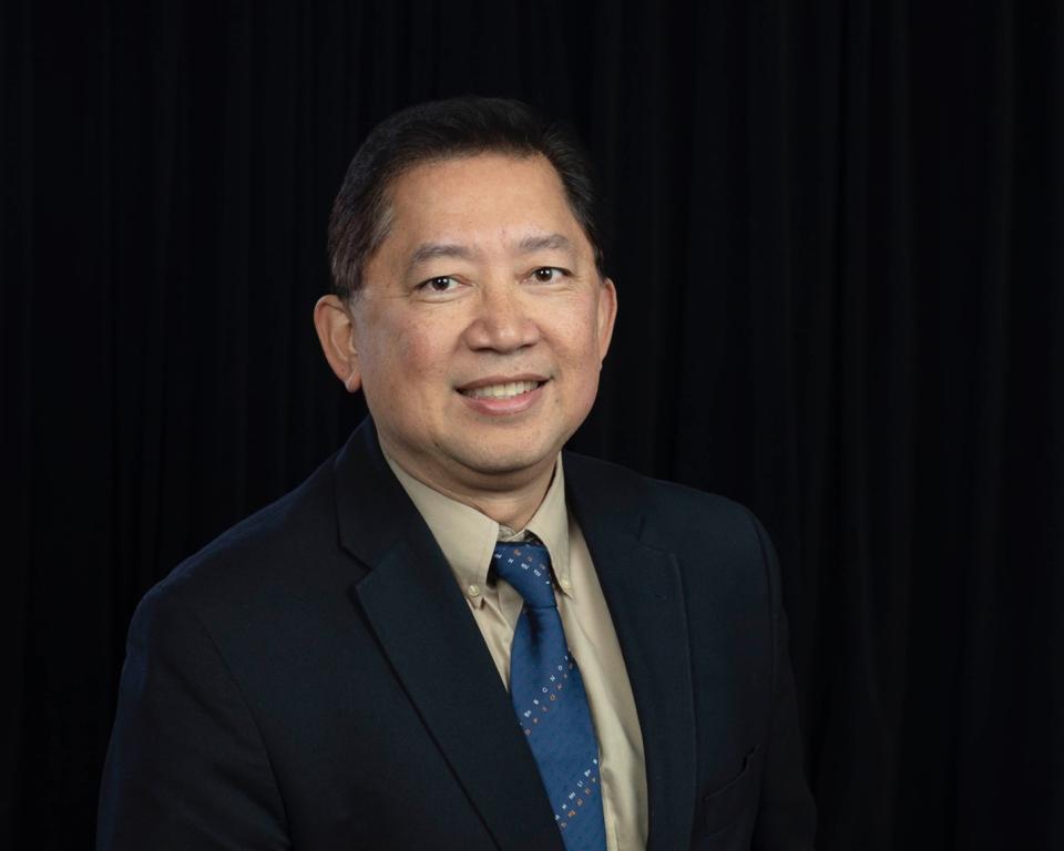 Rigoberto Advincula is a UT-ORNL Governor’s Chair and leads ORNL’s Macromolecular Nanomaterials group. Credit: Carlos Jones/ORNL, U.S. Dept. of Energy