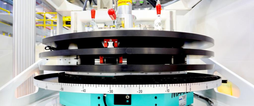 Pictured is the IMAGINE instrument at the High Flux Isotope Reactor